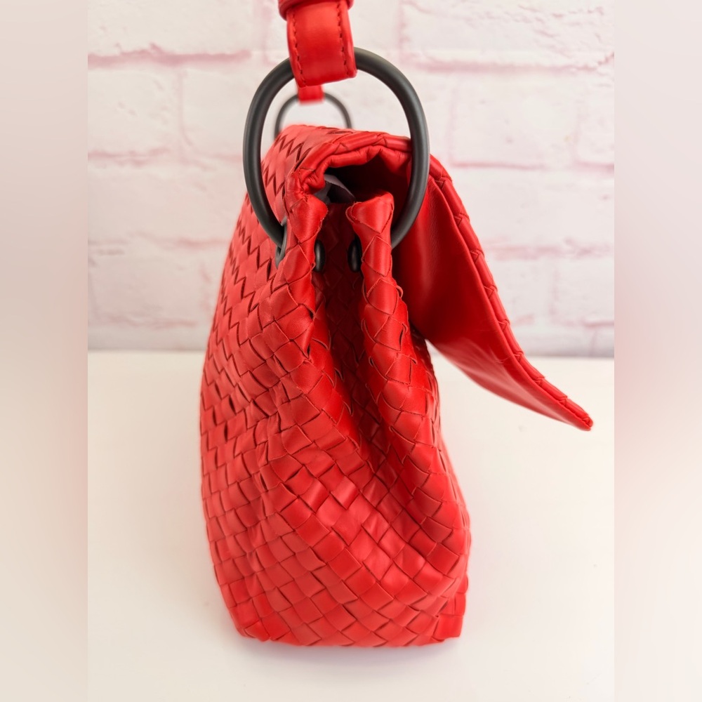 Bottega Veneta Intrecciato Leather Red Flap Shoulder Bag - Picture 4 of 16